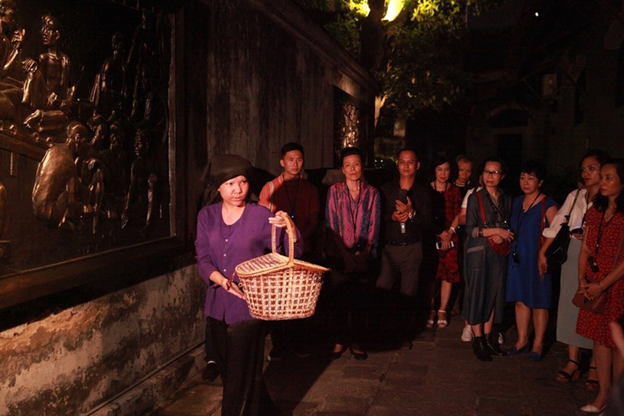 Hoa Lo Prison Night Tour