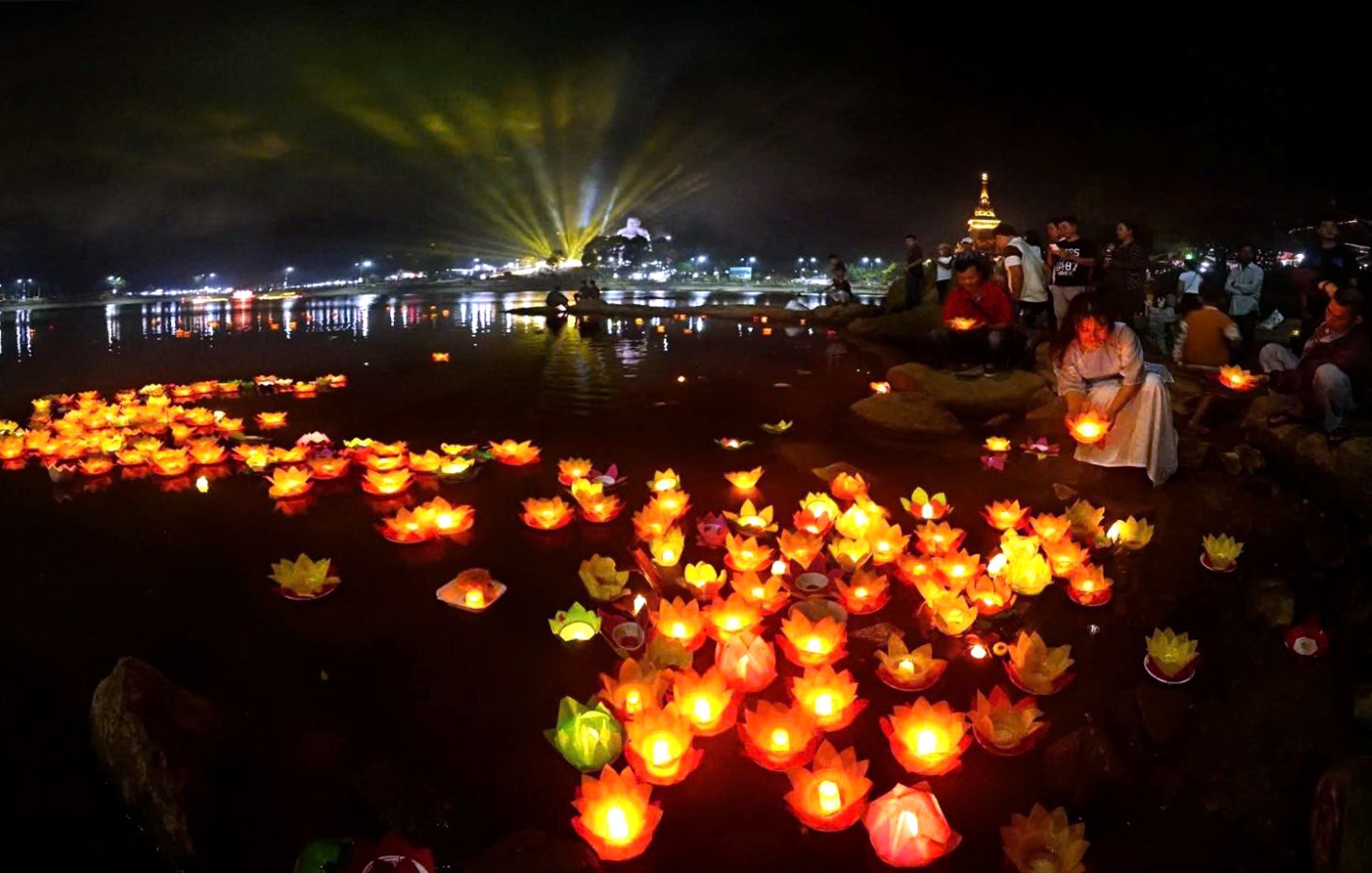 Release flower lantern on Thu Bon River