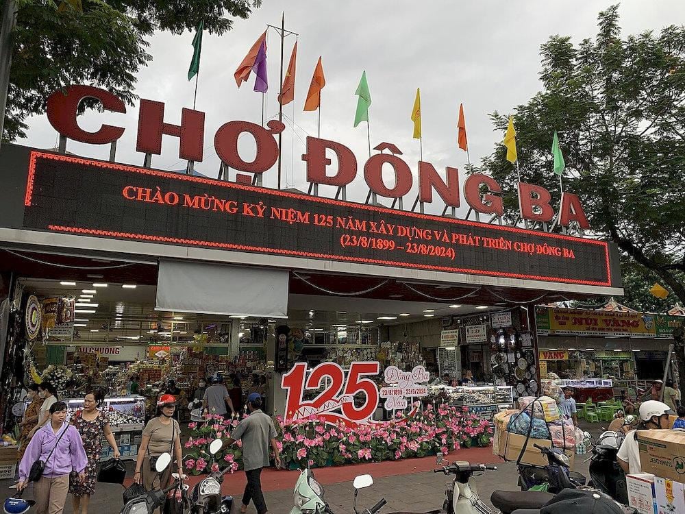 Dong Ba Market