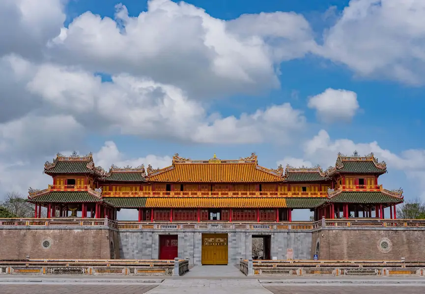 How to get from Ninh Binh to Hue?