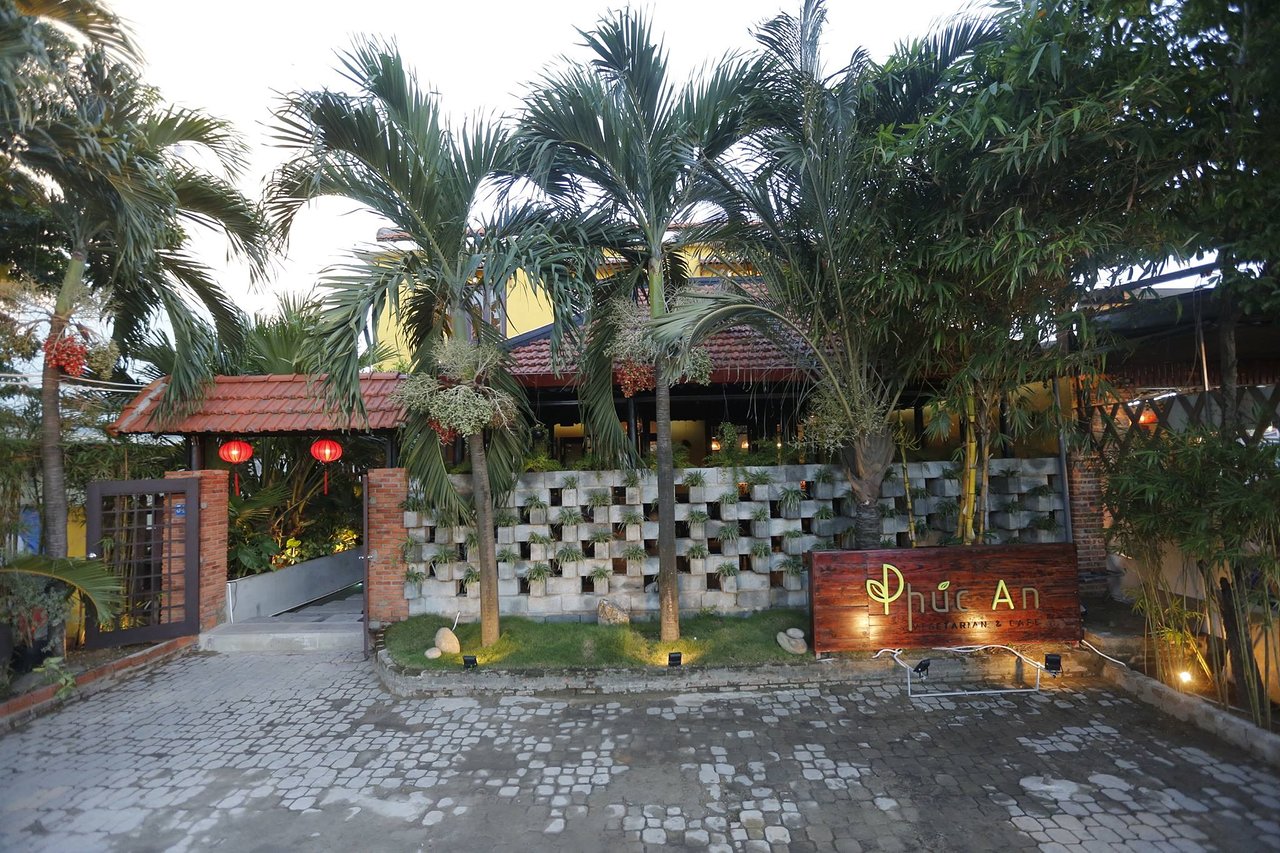 Phuc An Vegetarian & Café