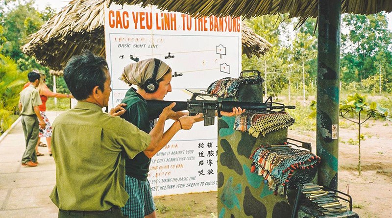 Play Gun-Shooting and Paintball-Shooting