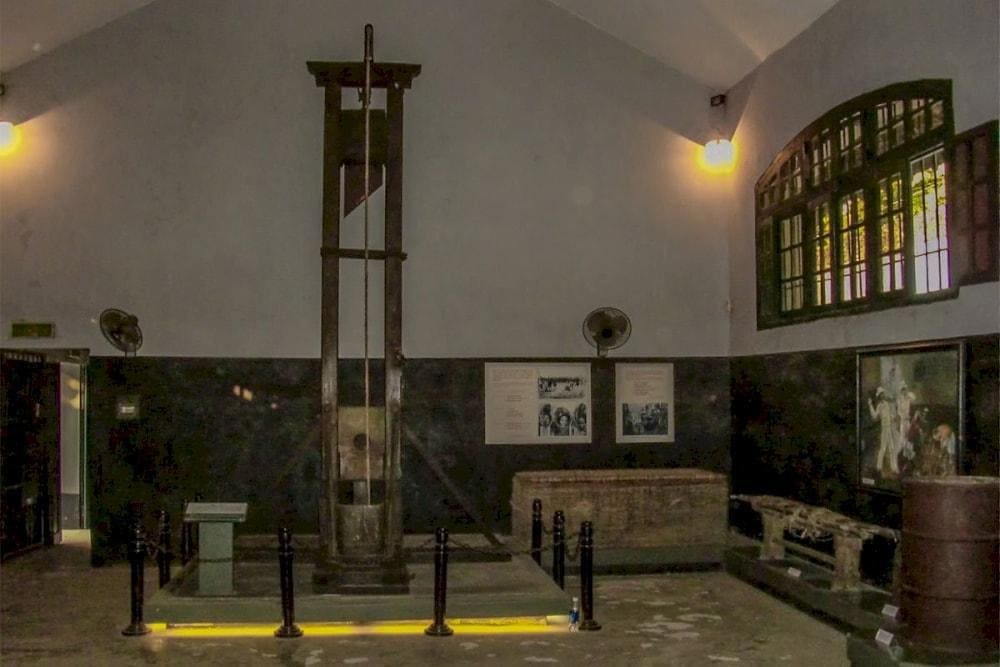 The Giant Guillotine
