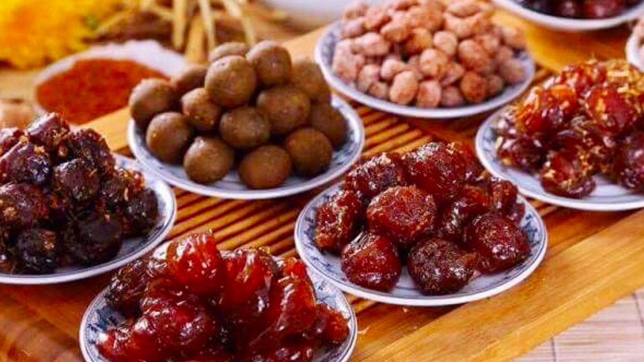 Hanoi dried fruits (Ô mai)